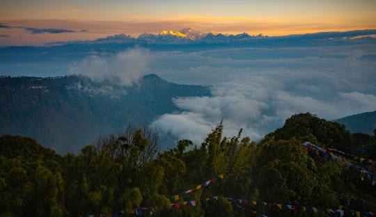 Darjeeling Tiger Hill sunrise view – taxi service for sightseeing trips